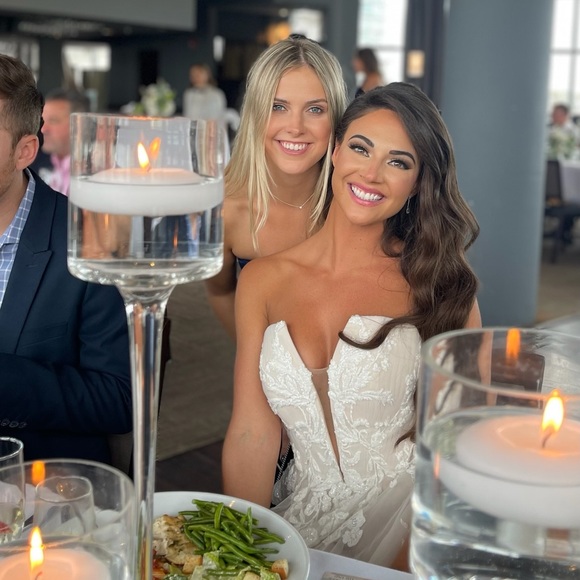 BEAUTIFUL BRIDAL GOWN!! - Picture 5 of 7